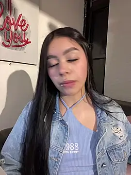 Snapshot of Cristina_pinkk chatting on 10.11.25 Cristina pinkk online show from 10.11.25