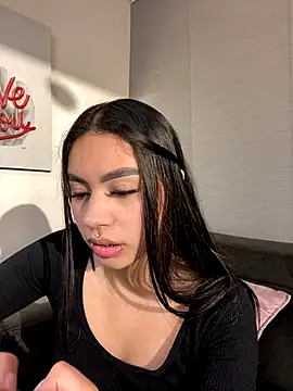 Snapshot of Cristina_pinkk chatting on 10.23.25 Cristina pinkk online show from 10.23.25