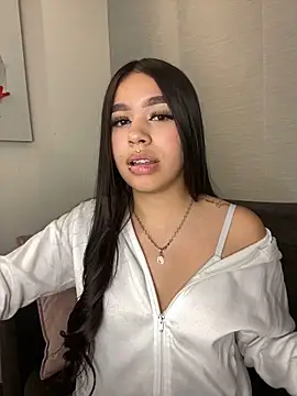 Snapshot of Cristina_pinkk chatting on 11.04.25 Cristina pinkk online show from 11.04.25