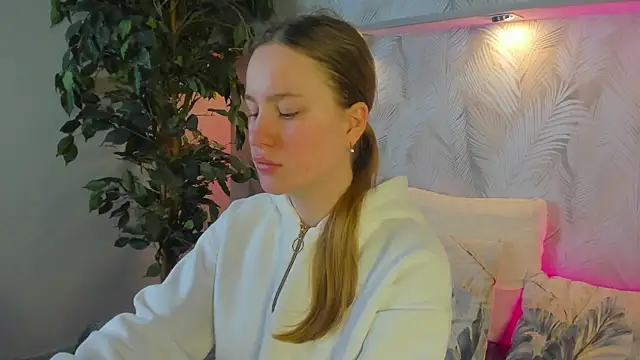 Candy Cansew online show from 09.19.25