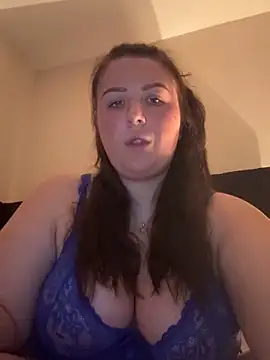CutieCurvyGirlxo online show from 04.29.26