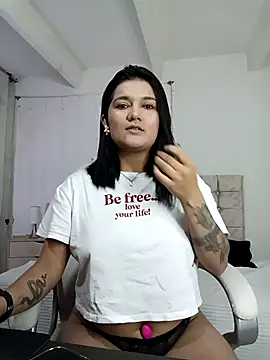 mia traveluxe online show from 10.29.25