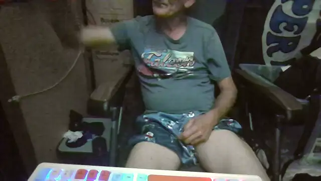 Lovyourpuss online show from 05.17.26