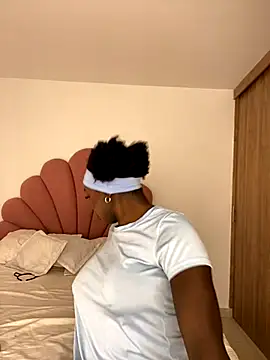 Snapshot of alissradiante1 chatting on 10.10.25 alissradiante1 online show from 10.10.25