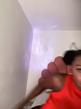 Snapshot of alissradiante1 chatting on 10.30.25 alissradiante1 online show from 10.30.25