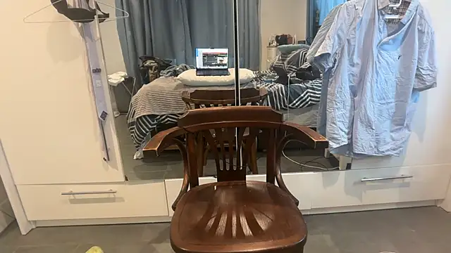 Snapshot of CloudyMuscleBeefy chatting on 11.25.25 CloudyMuscleBeefy online show from 11.25.25