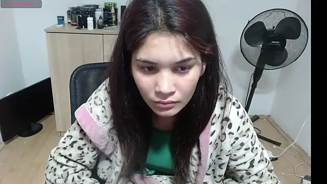 Snapshot of MalloryMyers chatting on 10.26.25 MalloryMyers online show from 10.26.25