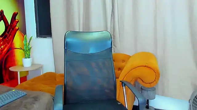 Snapshot of owen-stone chatting on 09.11.25 owen-stone online show from 09.11.25