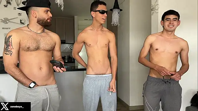 Snapshot of zoneboys chatting on 10.05.25 zoneboys online show from 10.05.25