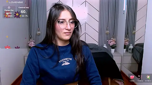 Snapshot of alesiamoore chatting on 03.10.26 alesiamoore online show from 03.10.26