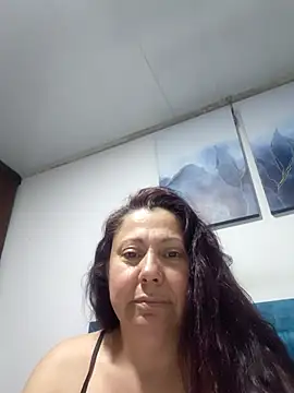 Snapshot of EmmaJhomson chatting on 06.19.26 EmmaJhomson online show from 06.19.26