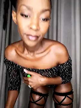 Snapshot of chocolatehotwife chatting on 04.17.26 chocolatehotwife online show from 04.17.26