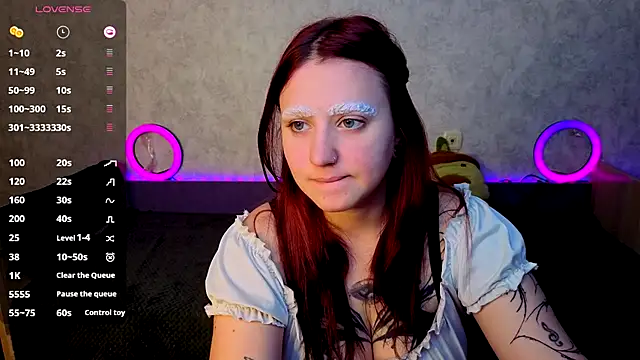 Snapshot of Mini_Lady1 chatting on 10.11.25 Mini Lady1 online show from 10.11.25