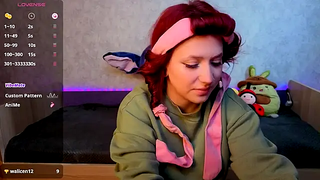 Snapshot of Mini_Lady1 chatting on 11.06.25 Mini Lady1 online show from 11.06.25