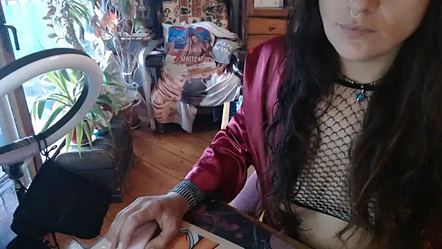 Snapshot of Maite4ever chatting on 11.15.25 Maite4ever online show from 11.15.25