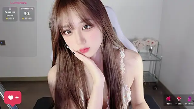 OwQoll online show from 10.15.25