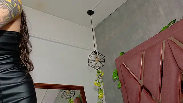 viollettaa  online show from 12.05.25