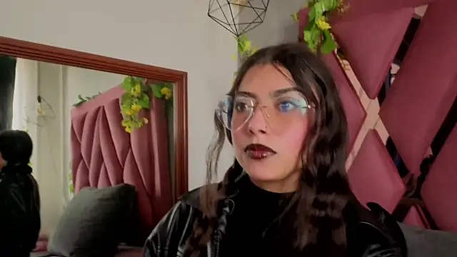 viollettaa  online show from 04.14.26