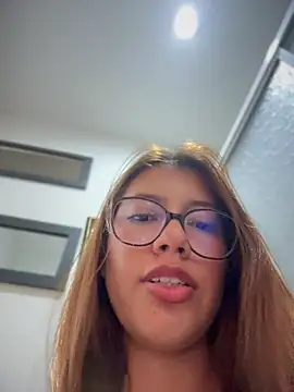 Snapshot of sara_calderon chatting on 04.18.26 sara calderon online show from 04.18.26