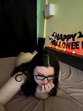 Snapshot of HaleyAyush chatting on 10.24.25 HaleyAyush online show from 10.24.25