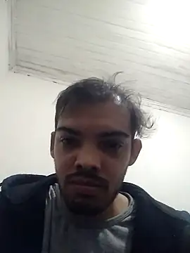 Snapshot of GuilhermeYuree chatting on 11.01.25 GuilhermeYuree online show from 11.01.25