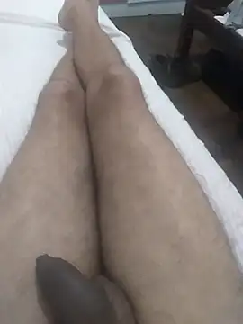 Snapshot of GuilhermeYuree chatting on 11.30.25 GuilhermeYuree online show from 11.30.25