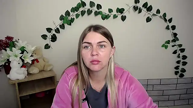 Snapshot of Magic_Katarina_ chatting on 09.15.25 Magic Katarina online show from 09.15.25