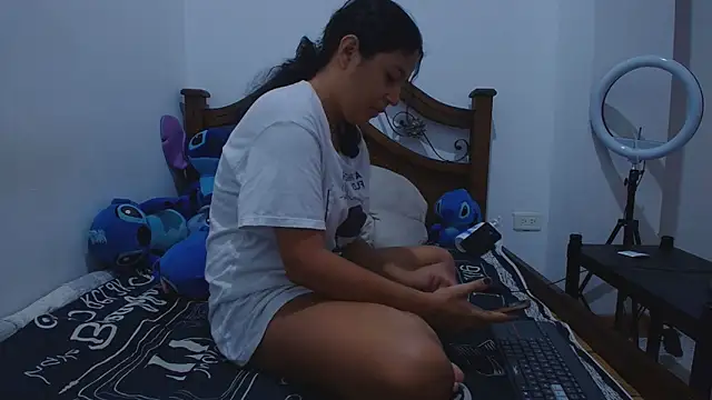 Snapshot of Aria_Arthur chatting on 09.30.25 Aria Arthur online show from 09.30.25