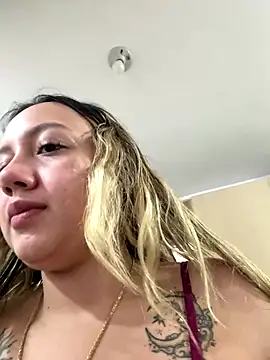 Snapshot of Becca_Johnson_u chatting on 11.07.25 Becca Johnson u online show from 11.07.25