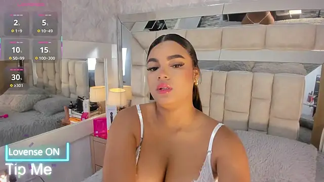 Snapshot of VICTORIAGRAYS chatting on 09.26.25 VICTORIAGRAYS online show from 09.26.25