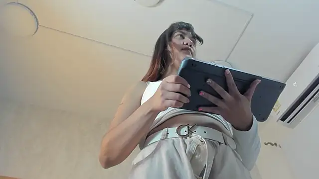 juliette pretty  online show from 10.13.25