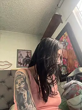 Snapshot of SALOME_KORLAND chatting on 10.18.25 SALOME KORLAND online show from 10.18.25