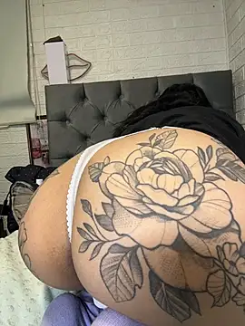 Snapshot of SALOME_KORLAND chatting on 11.15.25 SALOME KORLAND online show from 11.15.25