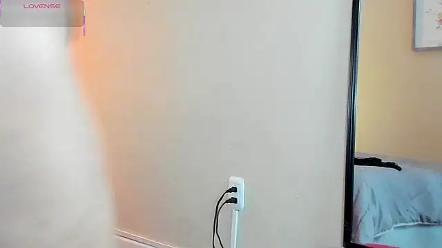 Snapshot of isabella_milf_ chatting on 09.19.25 isabella milf online show from 09.19.25