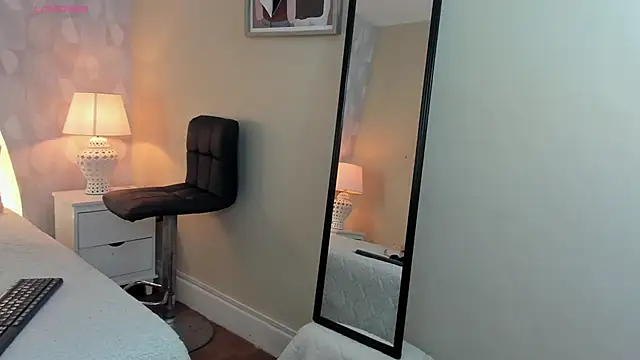 Snapshot of isabella_milf_ chatting on 11.13.25 isabella milf online show from 11.13.25