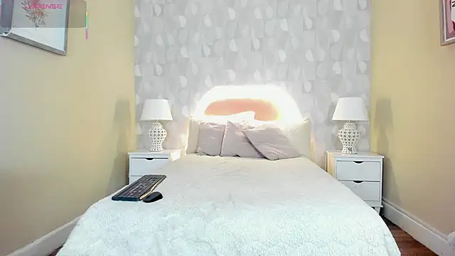 Snapshot of isabella_milf_ chatting on 11.23.25 isabella milf online show from 11.23.25