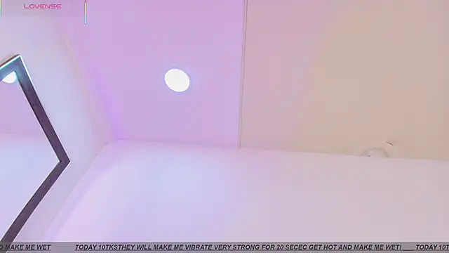 Snapshot of ZOETTAYLOR chatting on 05.26.26 ZOETTAYLOR online show from 05.26.26