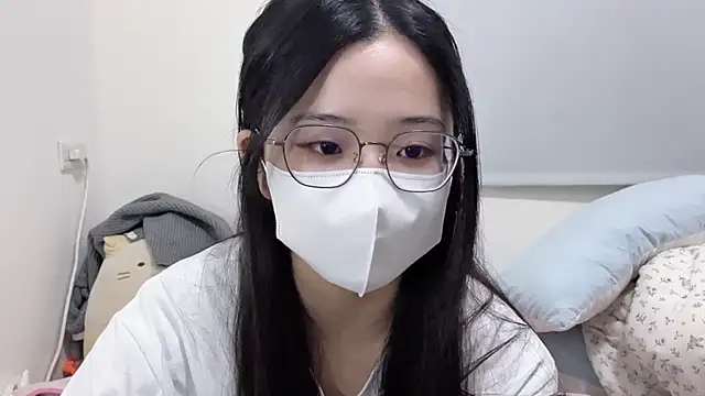 LHeart online show from 10.27.25