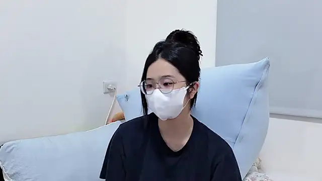 Snapshot of LHeart chatting on 06.16.26 LHeart online show from 06.16.26