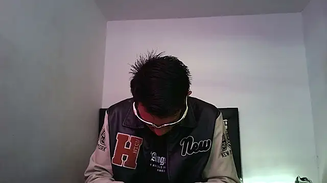 Snapshot of andrewcoopper1 chatting on 02.05.26 andrewcoopper1 online show from 02.05.26