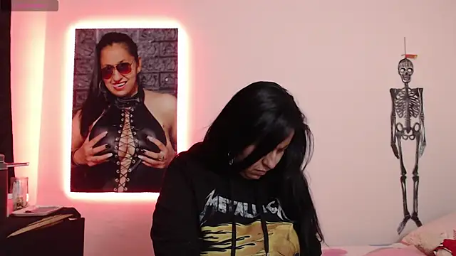 Snapshot of holydeath_1 chatting on 10.10.25 holydeath 1 online show from 10.10.25