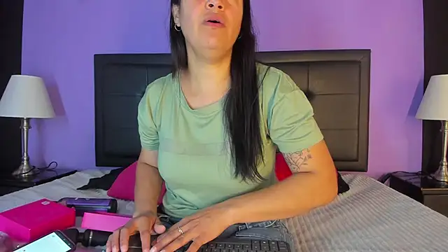 Snapshot of GreciaFox1 chatting on 04.13.26 GreciaFox1 online show from 04.13.26