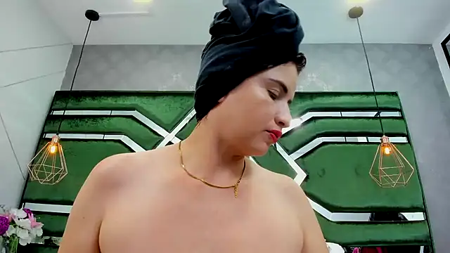 ThaliaCross online show from 10.08.25