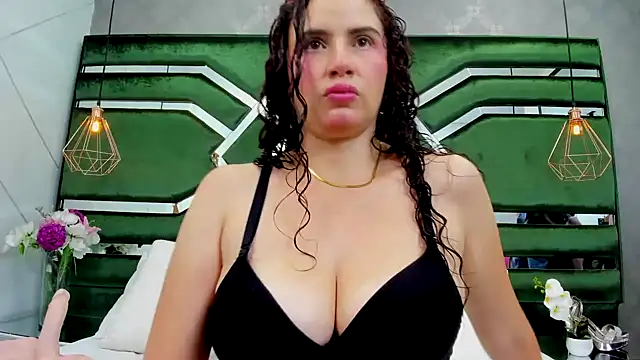 ThaliaCross online show from 10.14.25