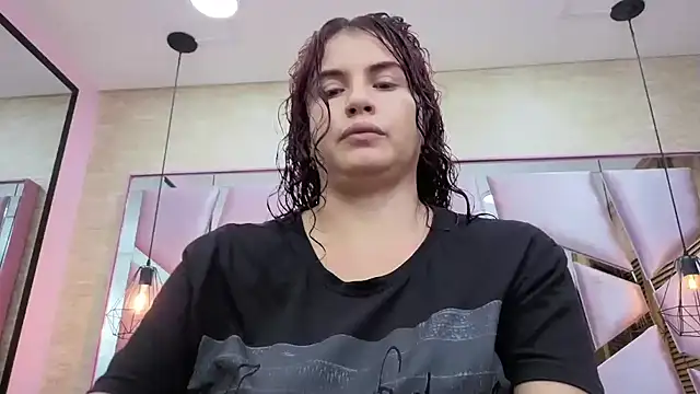 Snapshot of ThaliaCross chatting on 04.22.26 ThaliaCross online show from 04.22.26