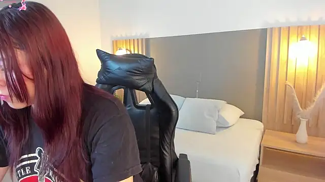 Snapshot of emma_fhox chatting on 09.16.25 emma fhox online show from 09.16.25