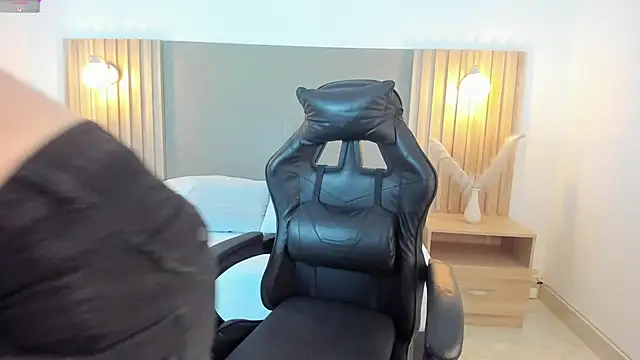 Snapshot of emma_fhox chatting on 09.27.25 emma fhox online show from 09.27.25