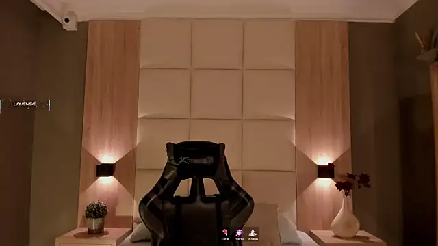 Snapshot of emma_fhox chatting on 11.13.25 emma fhox online show from 11.13.25