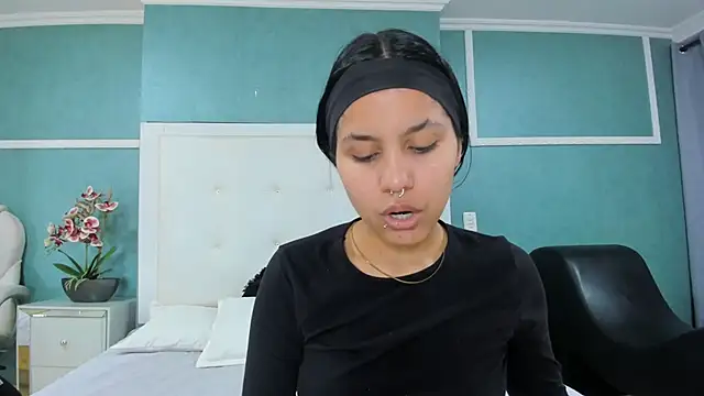 Snapshot of ania_gomez chatting on 11.21.25 ania gomez online show from 11.21.25