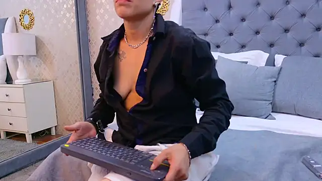 ZoeKrug online show from 10.07.25